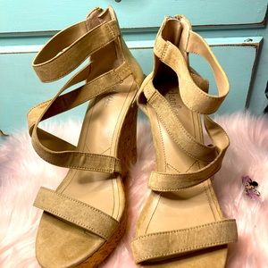 Charles by Charles David nude wedge platforms 9 1/5